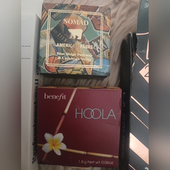 HUGE New NIB Make Up Press On False Nails Lashes And Face Serum FREE make Up Bag - Picture 6 of 13